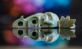 Photograph showing the bronze oil lamp unearthed in Jerusalem