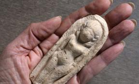 This naked lady statuette was found by a 7 year old boy at Tel Rehov in 2015. Source: © Clara Amit, courtesy of the Israel Antiquities Authority.
