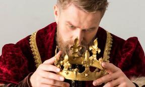 King Charles VI had a glass delusion. Source: LIGHTFIELD STUDIOS / Adobe Stock