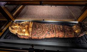 The golden mummy of Lady Isaious, at the Manchester Museum. Source: Allan Gluck/CC BY-SA 4.0