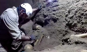 Discovery of an elite tomb was made ahead of renovation work in a working-class neighborhood in Lima. Source: Reuters / YouTube