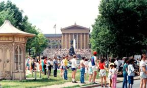 Participants in the 1986 Memorial Day event Hands Across America, designed to raise money to fight hunger in the United States, lined up along and near the Benjamin Franklin Parkway in Philadelphia.