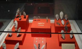 Obsidian objects and artifacts in the museum of the Templo Mayor of Tenochtitlan, including blades used for sacrificial purposes.