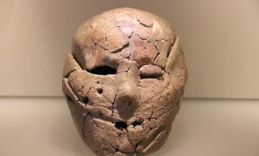 Plastered skull, c. 9000 BC, found at Kfar HaHoresh in northern Israel and now at the Israel Museum in Jerusalem. Source: Gary Todd / CC0