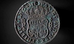 Pillar dollar, 8 reals and minted in Mexico. At the top there is a small hole, probably used to sew the coin into clothing.