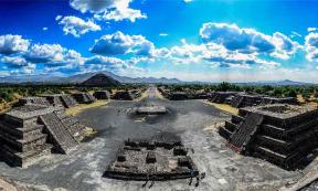 Avenue of the dead, Teotihuacan, now thought t have declined due to earthquakes. Source: rafalkubiak/Adobe Stock
