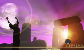 Druid greets the dawn at Stonehenge (heywoody  / adobe stock)
