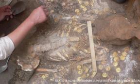  Ancient Treasures at Russian Burial Site