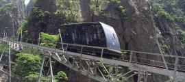 Cable car in the Xihai (West Sea) Grand Canyon (CC BY-SA 4.0)