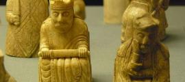 Lewis Chessmen king and queen, with rook and knight behind them.