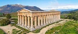 Ancient Greek temple in Magna Graecia, modern day Segesta, Sicily.	Source: Ludvig14/CC BY-SA 4.0