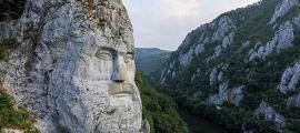 Side view of the colossal head of Decebalus. Source: Cazanele Dunării/CC BY-SA 4.0)