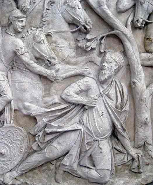 The suicide of the Dacian King Decebal on the Trajan Column (Harpeam/CC BY-SA 3.0)