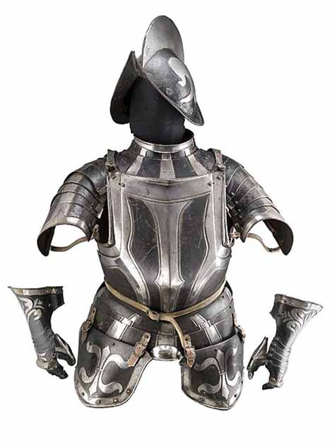 Spanish suit of armor. Source: CC by SA 4.0