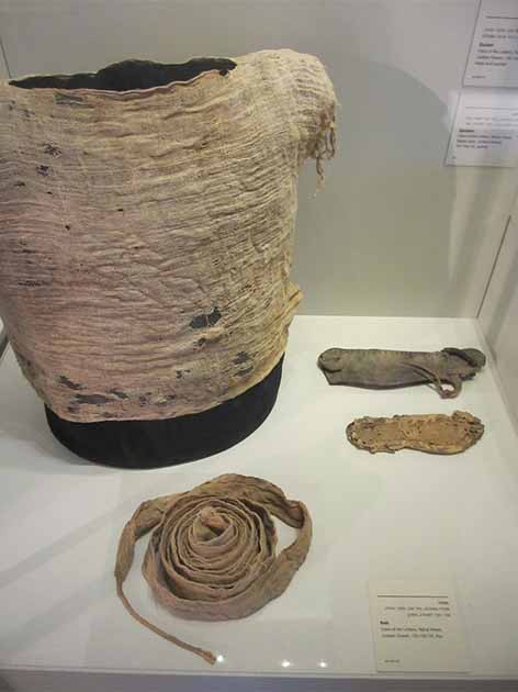 Некоторые ткани, найденные в Пещере писем (Chamberi/CC BY SA 3.0)