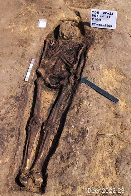 Una de las 20 tumbas descubiertas por arqueólogos egipcios en Tell El Deir. (Ministerio de Turismo y Monumentos)