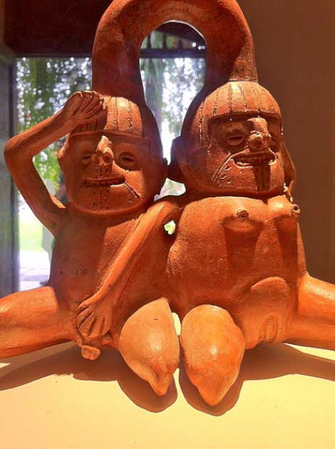Moche ceramic displaying sexual touching. Pfrishauf / CC by SA 3.0