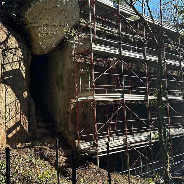 The tomb is on at least two levels, with a staircase between them. (Superintendency of Archaeology, Fine Arts and Landscape for the Province of Viterbo and Southern Etruria)