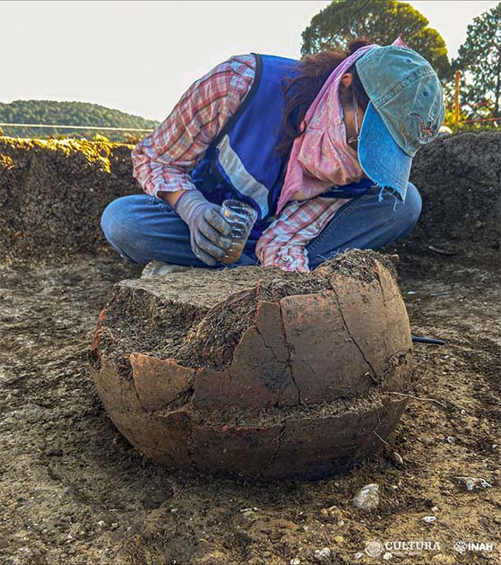 The vestiges of buildings, hearths and the large number of burials and their offerings are indicative of its importance. (INAH Tamaulipas Center)