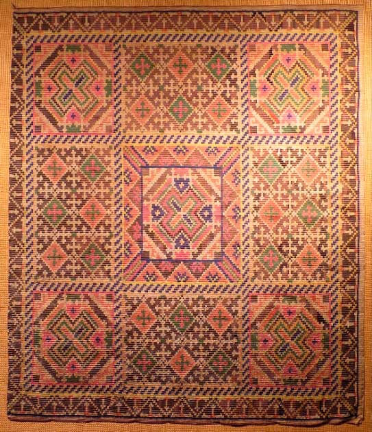 El tejido Ikat es una de las formas más antiguas de decoración textil. Restos de tela descubiertos recientemente indican que este producto de lujo cruzó la ruta de la seda israelí. (Dominio publico)