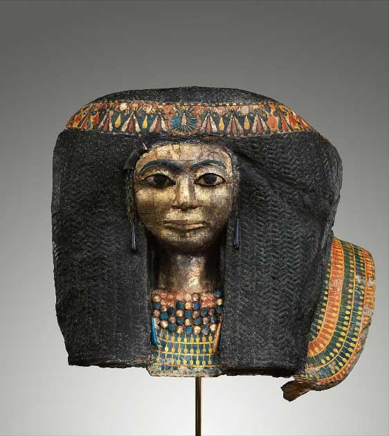 Máscara funeraria de mujer, ca. 1427 a. J.-C.–1390 a.C. AD, Reino Nuevo, Egipto. El propietario probablemente era la esposa de un capataz de constructores llamado Amenhotep (Museo Met/Dominio público)
